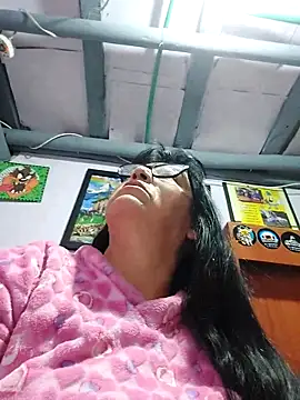 Snapshot of clarita_01 chatting on June 3, 10:07 am clarita 01 online show from June 3, 10:07 am