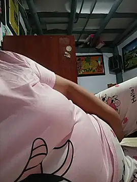 Snapshot of clarita_01 chatting on June 8, 10:04 am clarita 01 online show from June 8, 10:04 am