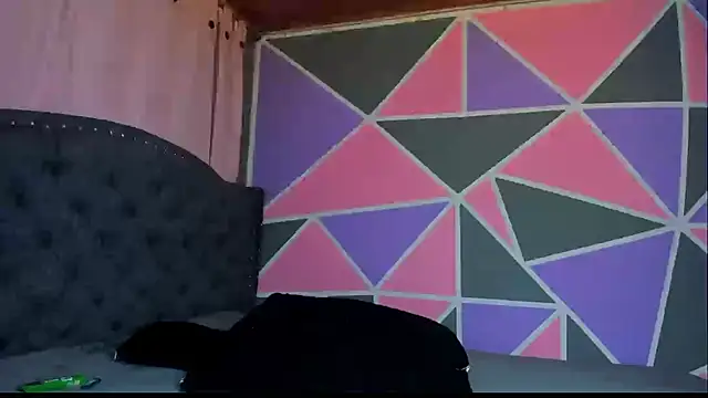 Snapshot of Emmily_Walker chatting on April 25, 6:38 am Emmily Walker online show from April 25, 6:38 am