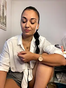 Snapshot of AlexandraRand chatting on September 17, 6:37 am AlexandraRand online show from September 17, 6:37 am