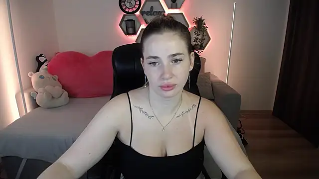 SabrinViolet online show from July 13, 8:06 am