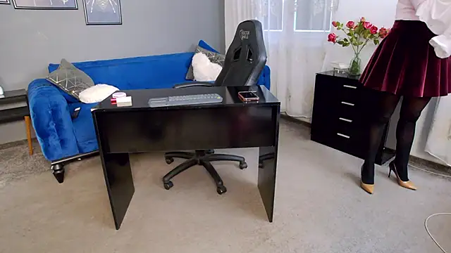 Snapshot of AnneHove chatting on November 17, 6:08 am AnneHove online show from November 17, 6:08 am