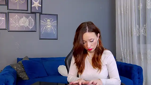 Snapshot of AnneHove chatting on December 1, 4:50 am AnneHove online show from December 1, 4:50 am