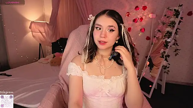 Snapshot of lilly_Cherry_ chatting on June 25, 11:37 am lilly Cherry online show from June 25, 11:37 am