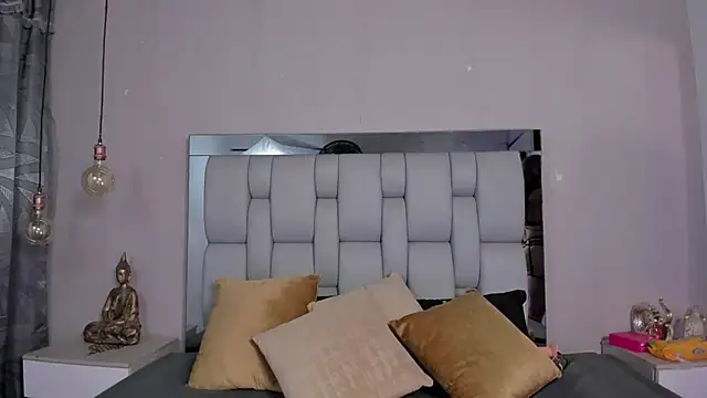 Snapshot of SusanBenett chatting on December 1, 9:09 pm SusanBenett online show from December 1, 9:09 pm