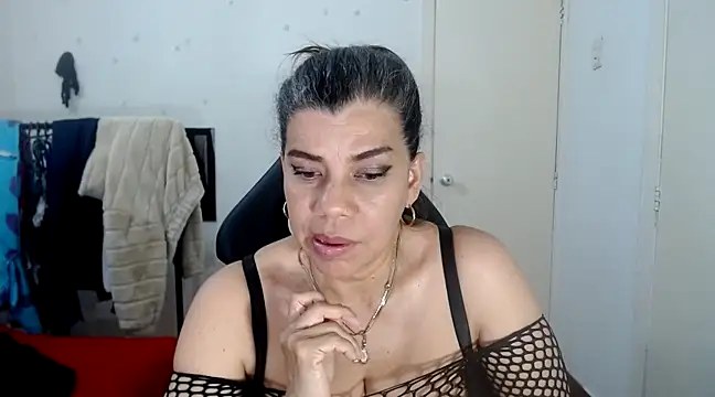 Snapshot of vikyadams chatting on February 28, 11:34 pm vikyadams online show from February 28, 11:34 pm