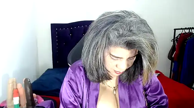 Snapshot of vikyadams chatting on March 18, 1:20 pm vikyadams online show from March 18, 1:20 pm