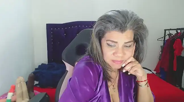 Snapshot of vikyadams chatting on March 21, 2:18 am vikyadams online show from March 21, 2:18 am