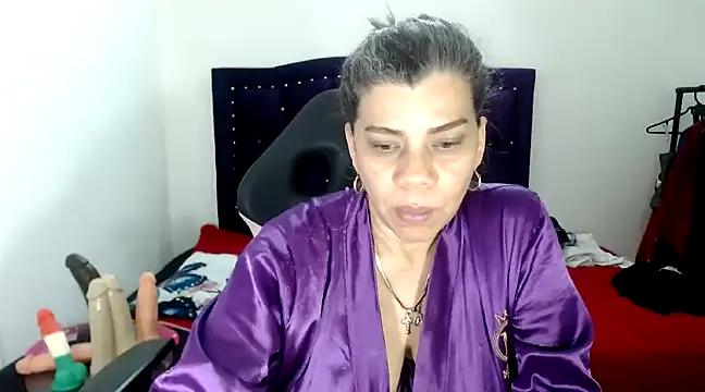 Snapshot of vikyadams chatting on March 21, 2:40 pm vikyadams online show from March 21, 2:40 pm