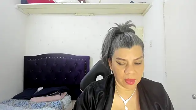 Snapshot of vikyadams chatting on September 9, 4:01 am vikyadams online show from September 9, 4:01 am