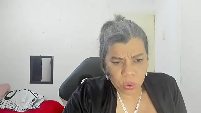 Snapshot of vikyadams chatting on October 8, 3:04 am vikyadams online show from October 8, 3:04 am