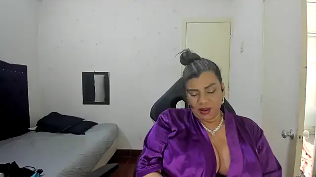 Snapshot of vikyadams chatting on October 14, 3:13 pm vikyadams online show from October 14, 3:13 pm