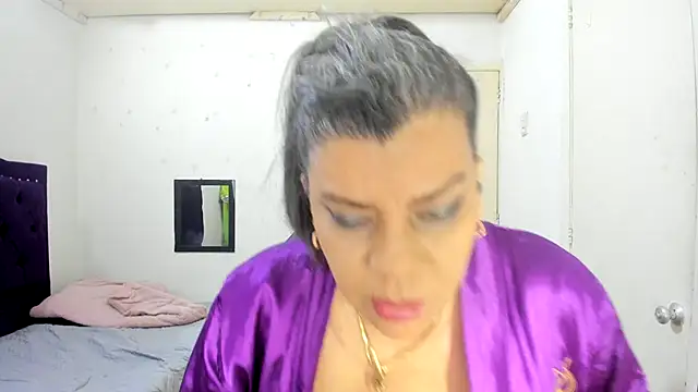 Snapshot of vikyadams chatting on October 31, 3:24 pm vikyadams online show from October 31, 3:24 pm