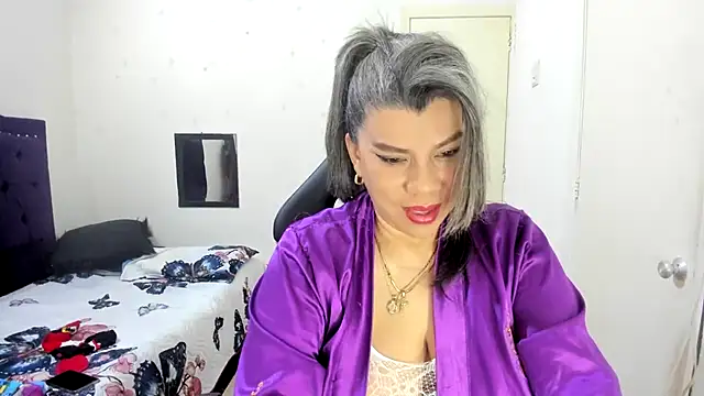 Snapshot of vikyadams chatting on December 15, 12:37 am vikyadams online show from December 15, 12:37 am