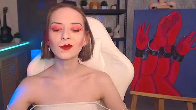 Snapshot of FascinatingEyess chatting on December 22, 8:22 am FascinatingEyess online show from December 22, 8:22 am