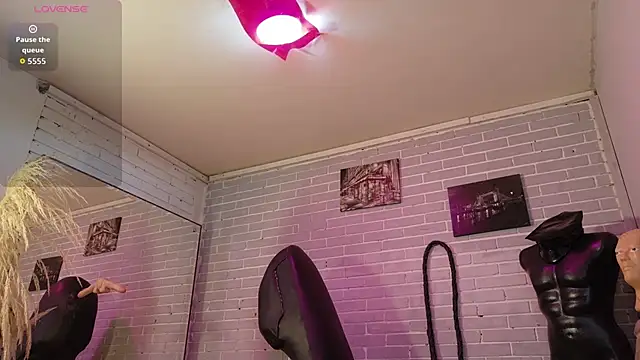 elizatexx online show from October 2, 7:10 pm