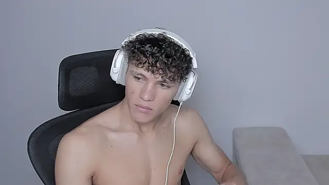 laurent nova online show from September 22, 7:49 pm