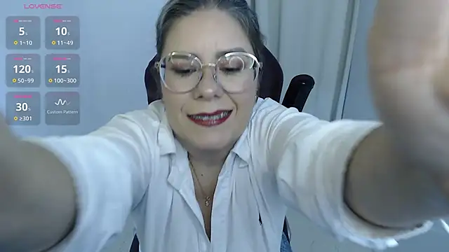 Snapshot of zehra_sanem chatting on July 16, 2:56 pm zehra sanem online show from July 16, 2:56 pm
