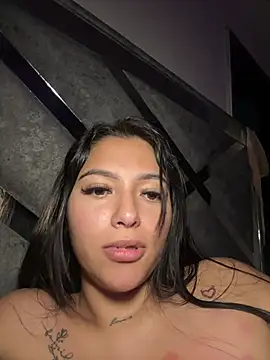Snapshot of Dakotha_v_ chatting on May 19, 1:56 am Dakotha v online show from May 19, 1:56 am