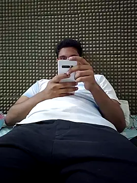 Snapshot of mykecockslong chatting on October 31, 12:06 pm mykecockslong online show from October 31, 12:06 pm