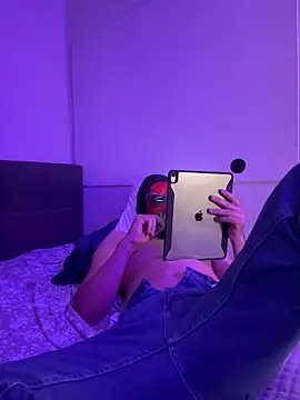 Snapshot of Daniel2zuZ chatting on October 5, 5:44 pm Daniel2zuZ online show from October 5, 5:44 pm