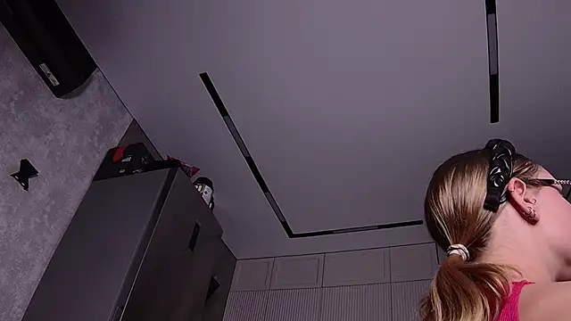 eelizabeth online show from January 30, 8:22 am