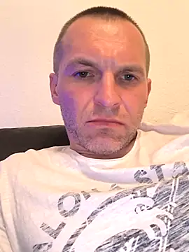 Snapshot of AttractiveSilk5 chatting on March 8, 7:01 am AttractiveSilk5 online show from March 8, 7:01 am