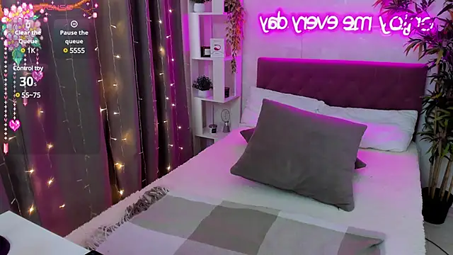 FeralPeach online show from March 8, 9:28 am