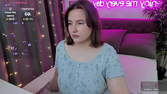 FeralPeach online show from October 4, 3:48 am