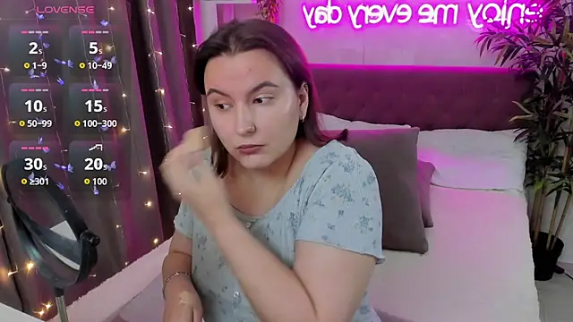 FeralPeach online show from October 26, 5:13 am