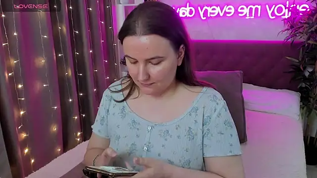 FeralPeach online show from May 1, 7:35 am