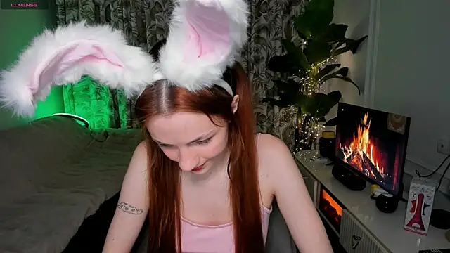 Snapshot of Alyssa_Smitt chatting on June 9, 8:53 pm Alyssa Smitt online show from June 9, 8:53 pm