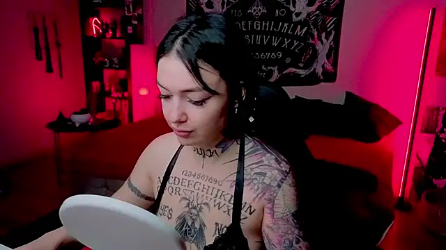 Snapshot of Magic_Allie chatting on June 27, 9:09 pm Magic Allie online show from June 27, 9:09 pm