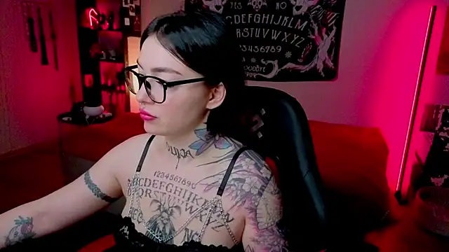 Snapshot of Magic_Allie chatting on July 13, 8:55 pm Magic Allie online show from July 13, 8:55 pm