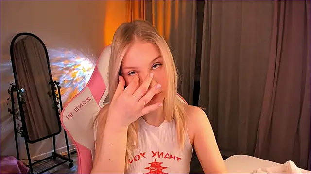 Eva Davi online show from March 13, 2:51 am