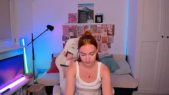 Mia Madden online show from April 25, 2:36 am