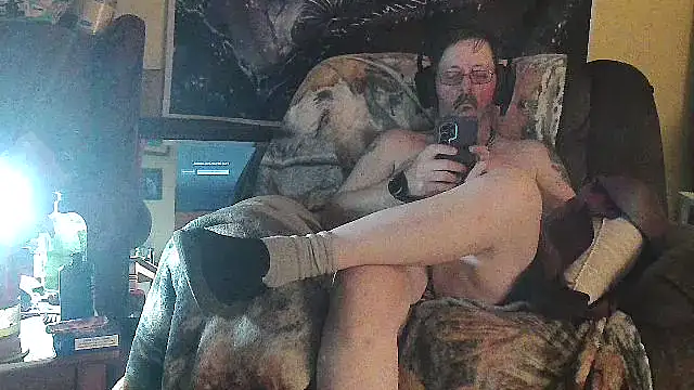 Snapshot of SlutPupWaya chatting on April 6, 1:14 am SlutPupWaya online show from April 6, 1:14 am