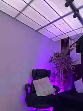 Ady 18 online show from February 10, 5:06 pm