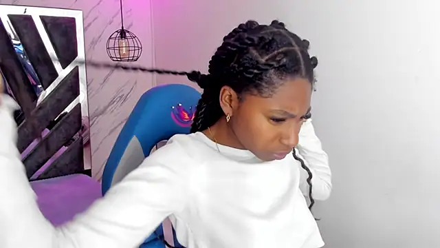 Snapshot of Queen_perla_ chatting on October 23, 12:04 pm Queen perla online show from October 23, 12:04 pm