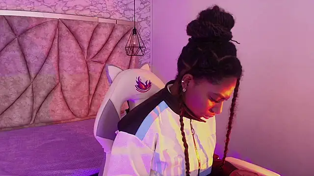 Snapshot of Queen_perla_ chatting on November 21, 12:26 pm Queen perla online show from November 21, 12:26 pm