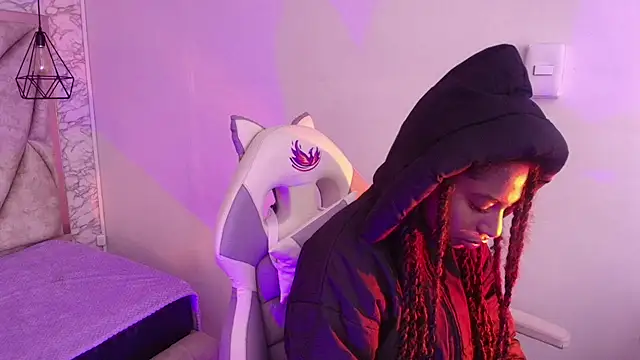 Snapshot of Queen_perla_ chatting on November 24, 11:43 am Queen perla online show from November 24, 11:43 am