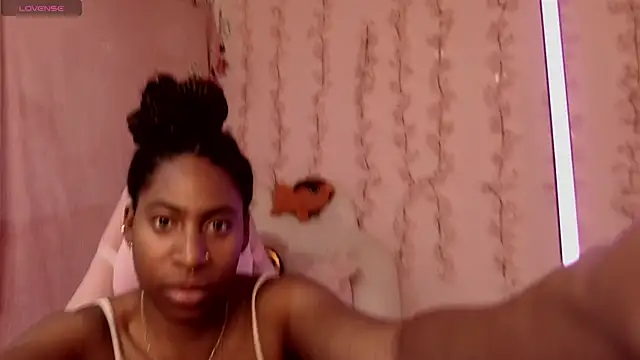 Snapshot of Queen_perla_ chatting on December 16, 7:08 pm Queen perla online show from December 16, 7:08 pm