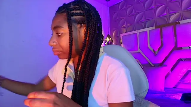 Queen perla  online show from April 26, 1:42 pm