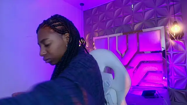 Queen perla  online show from April 28, 12:32 pm