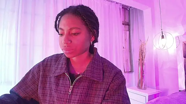 Snapshot of Queen_perla_ chatting on June 3, 12:08 pm Queen perla online show from June 3, 12:08 pm
