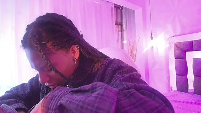 Snapshot of Queen_perla_ chatting on June 9, 12:17 pm Queen perla online show from June 9, 12:17 pm