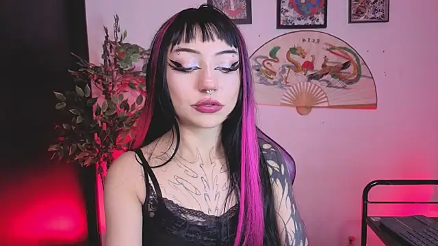 Snapshot of catipetite chatting on July 5, 6:42 am catipetite online show from July 5, 6:42 am