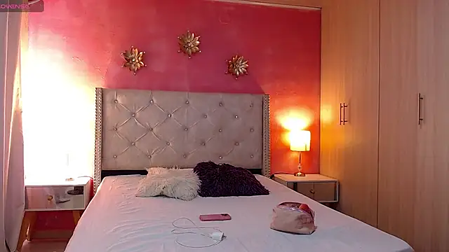 Snapshot of Kim_and_Mia chatting on December 2, 5:52 pm Kim and Mia online show from December 2, 5:52 pm