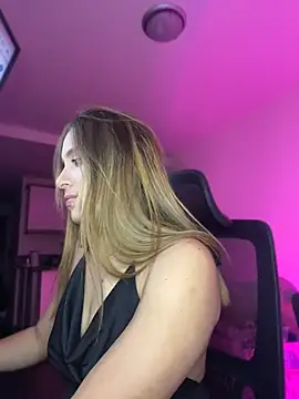 Snapshot of Agnescruzz chatting on May 31, 8:32 pm Agnescruzz online show from May 31, 8:32 pm