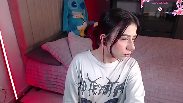 Snapshot of Your_rosalie chatting on February 4, 4:29 am Your rosalie online show from February 4, 4:29 am